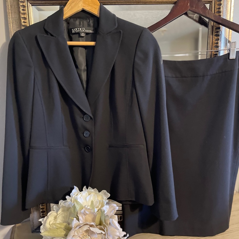 Kasper suit